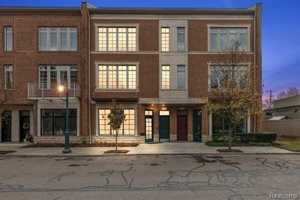 featured image of 2004 Hazel St