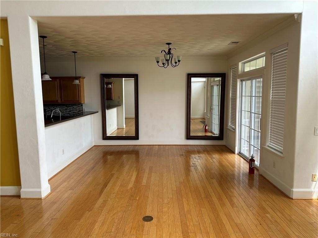 1045 Bay Breeze Dr - Photo 4 of 20