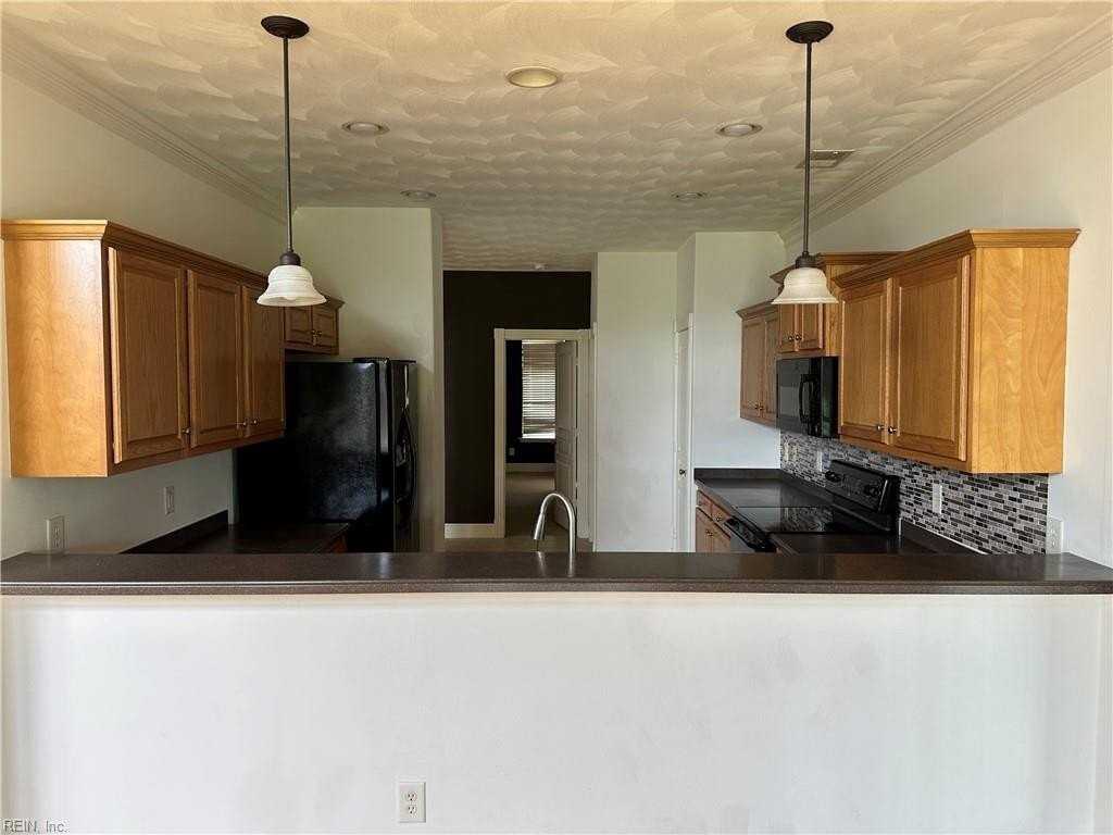 1045 Bay Breeze Dr - Photo 5 of 20