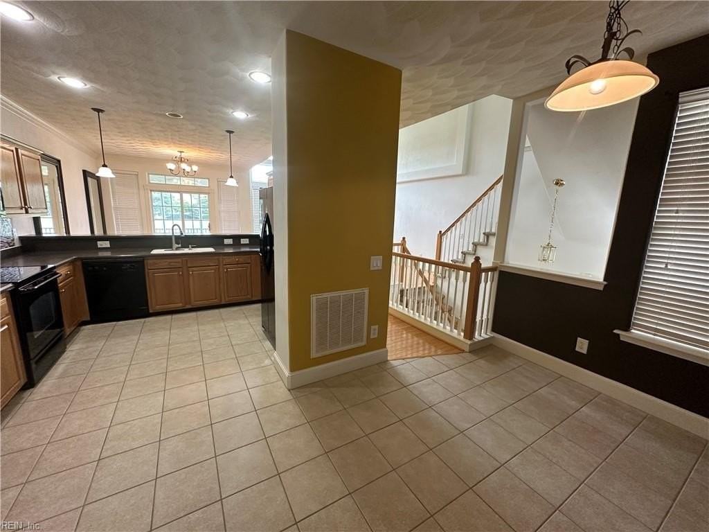 1045 Bay Breeze Dr - Photo 7 of 20