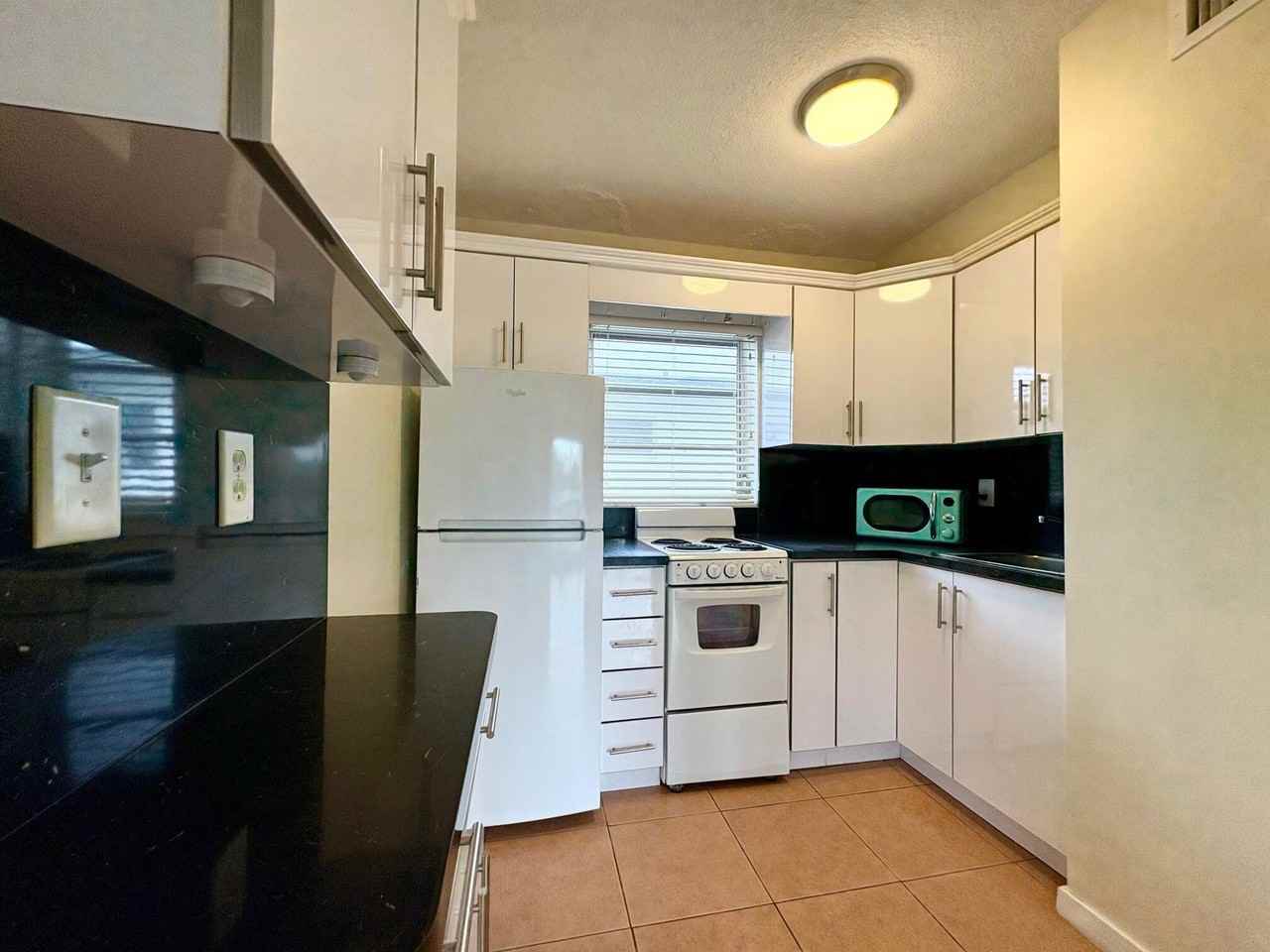 3212 Ne 7th Pl #17 - Photo 7 of 15