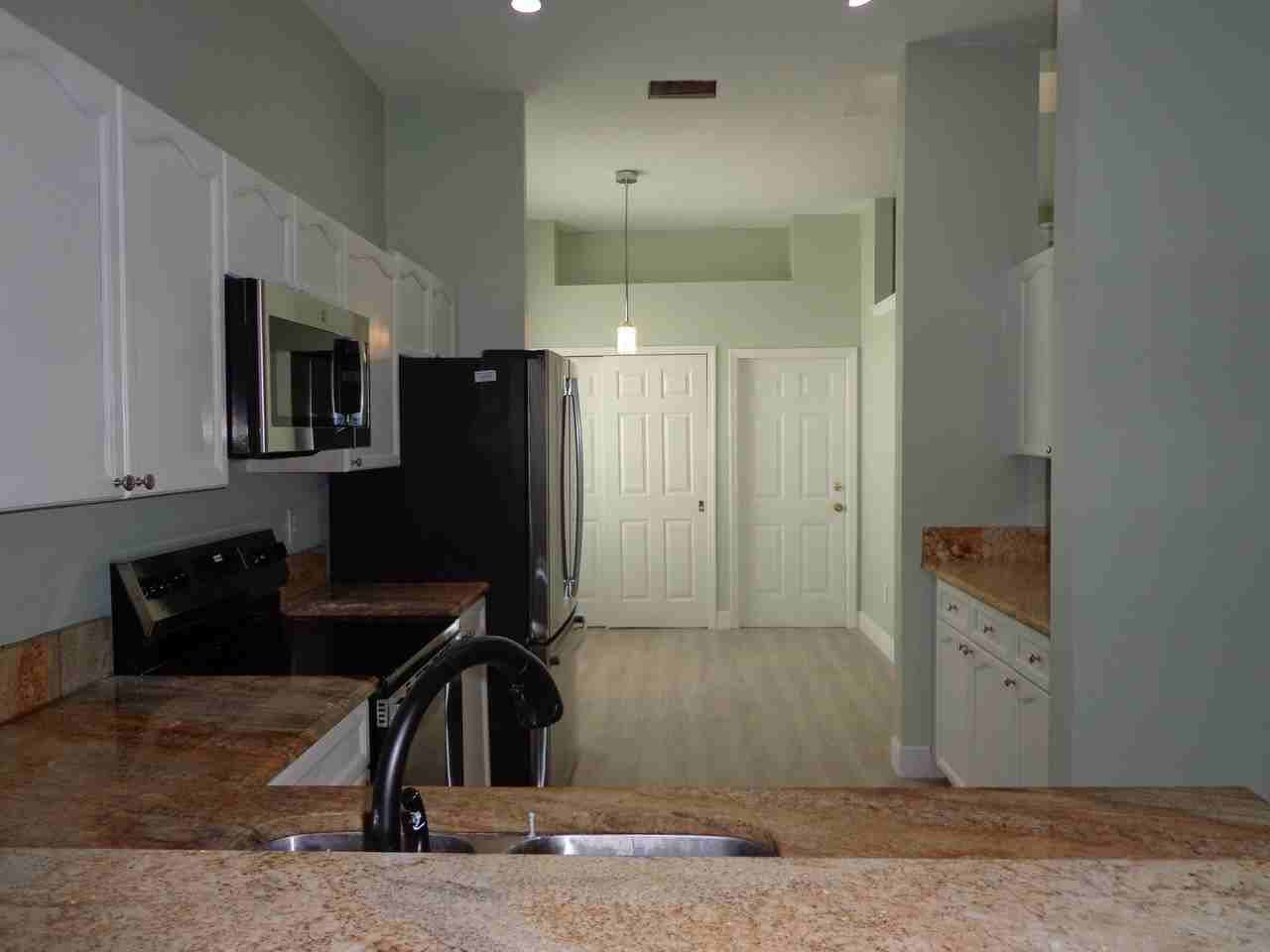 890 Lake Wellington Dr - Photo 5 of 18