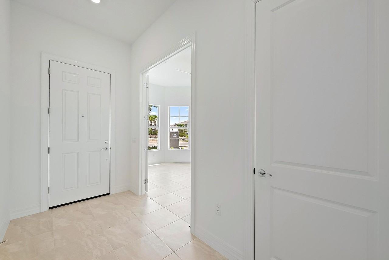 10724 Northbrook Cir - Photo 3 of 48