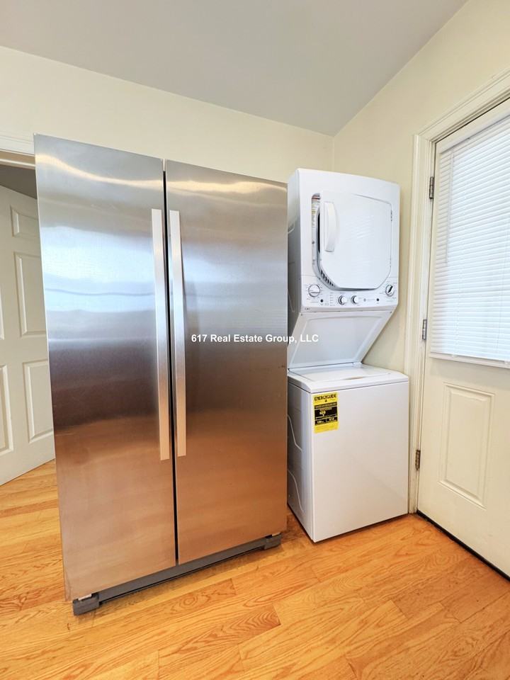 35 Pratt St #1 - Photo 3 of 18