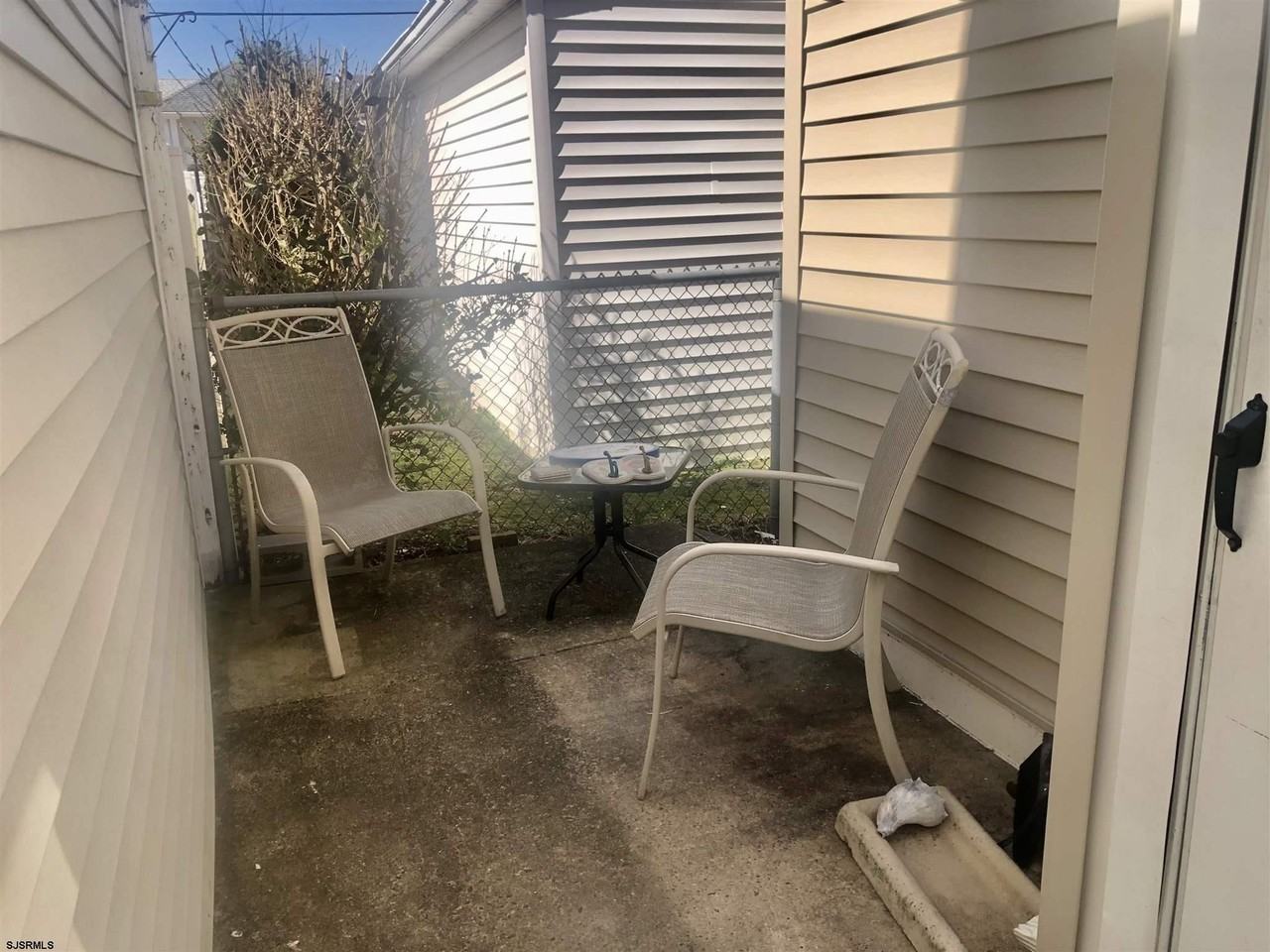 104 Cambridge Avenue - Photo 3 of 16