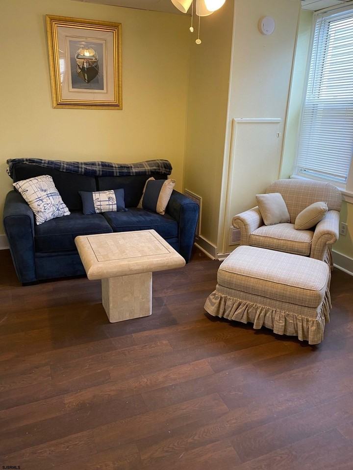 104 Cambridge Avenue - Photo 4 of 16