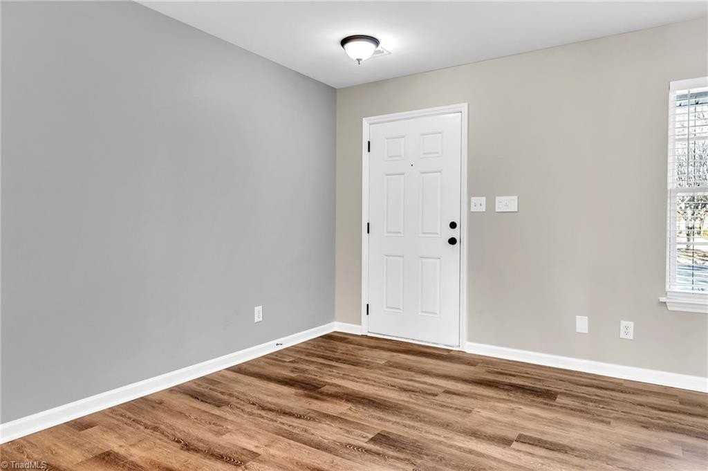 37 Tannenbaum Cir - Photo 3 of 28