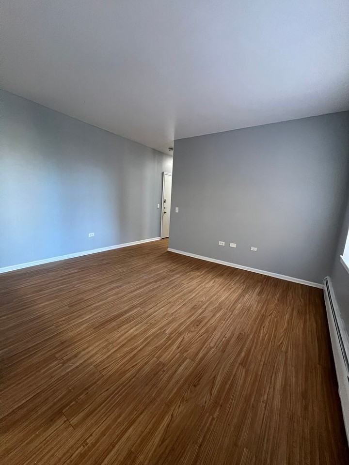 Clyde - Photo 5 of 8