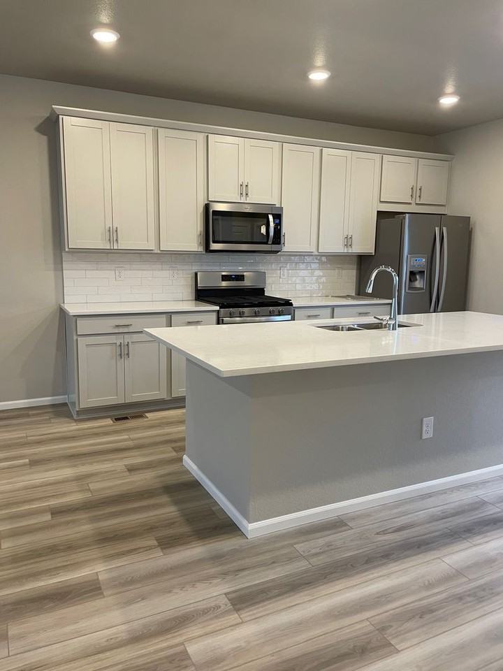 2310 Shoshone Pl - Photo 3 of 37