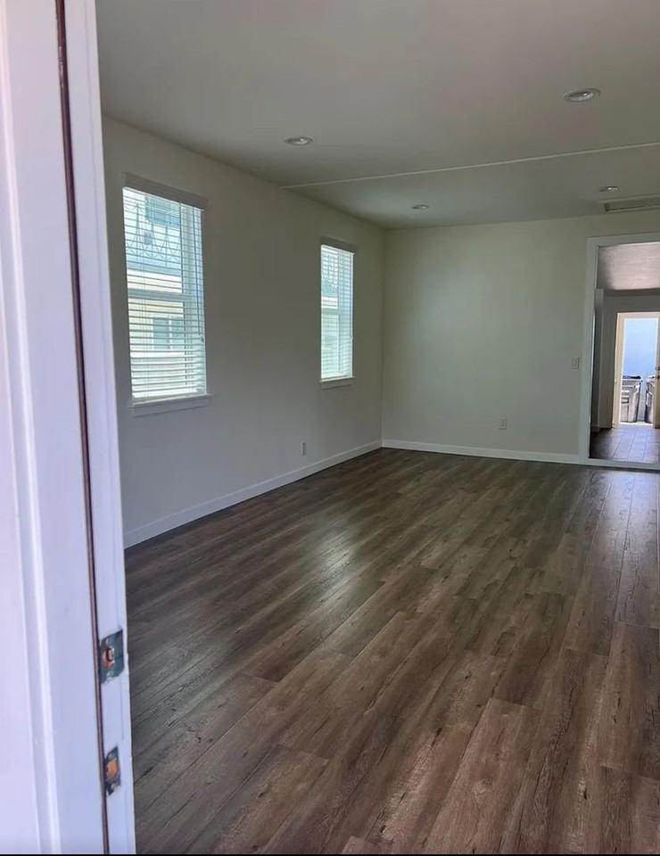 631 Indiana Ave - Photo 3 of 18