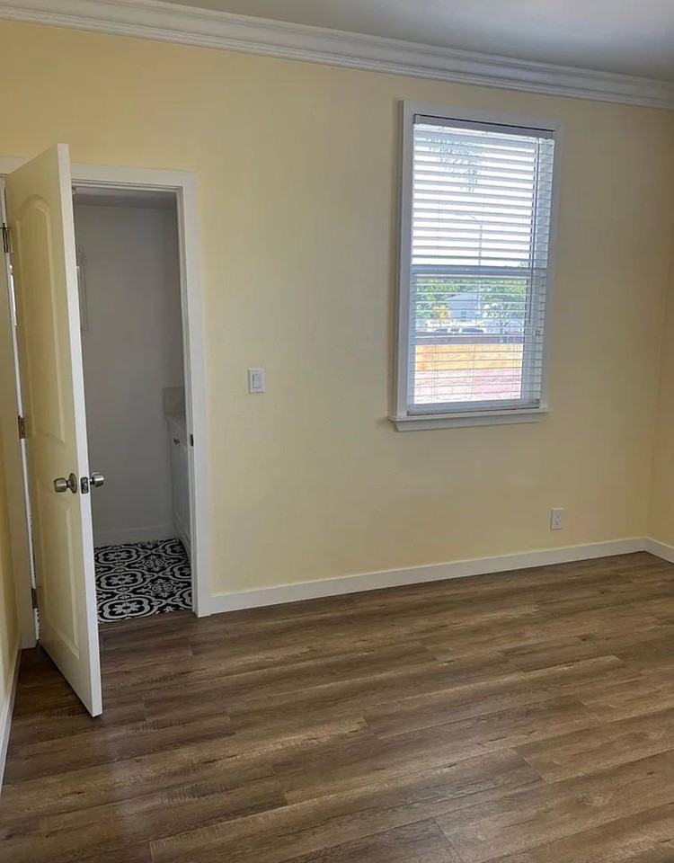 631 Indiana Ave - Photo 4 of 18