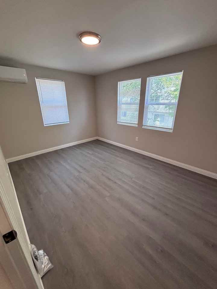 310 W College St #4 - Photo 2 of 27