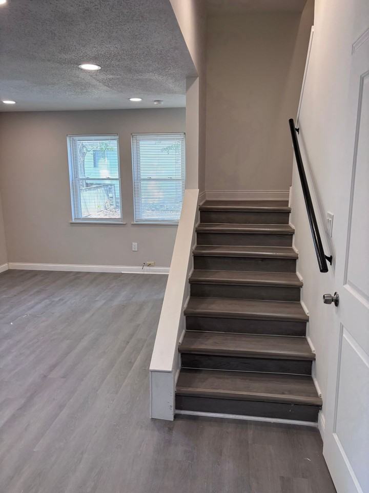 310 W College St #4 - Photo 5 of 27