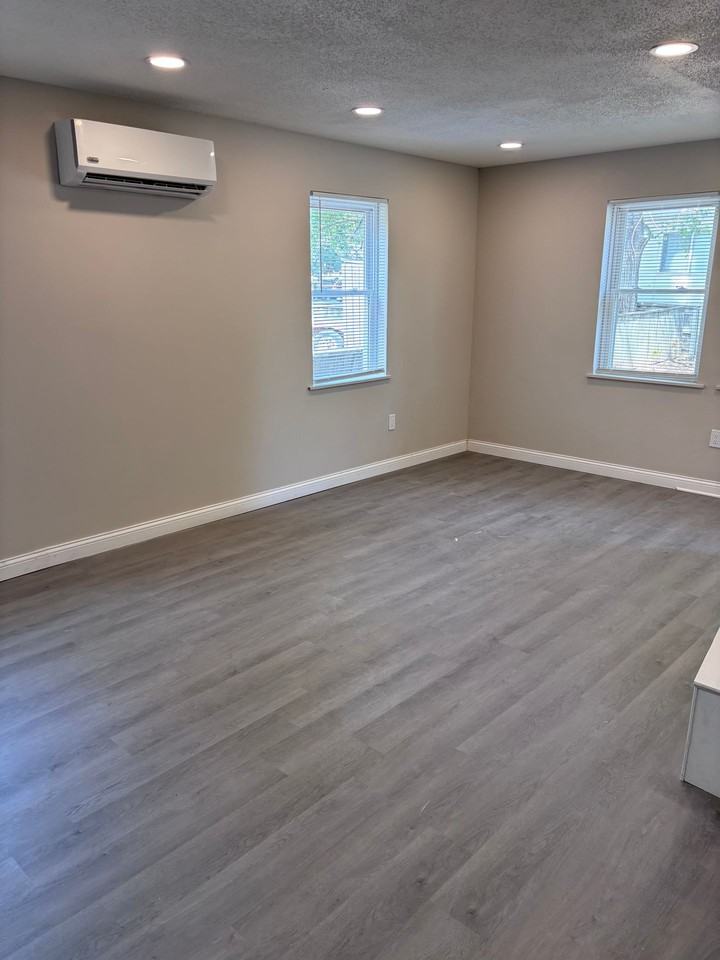 310 W College St #4 - Photo 6 of 27