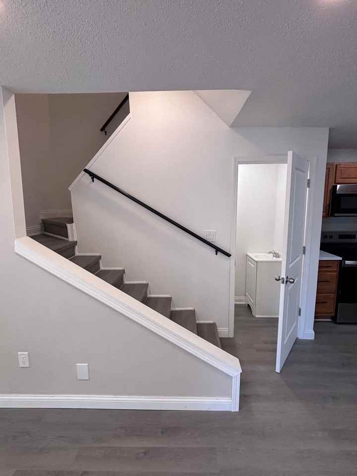 310 W College St #4 - Photo 7 of 27