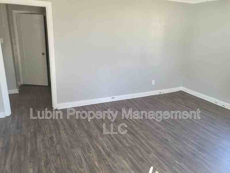 1493 S Montgomery St - Photo 2 of 5