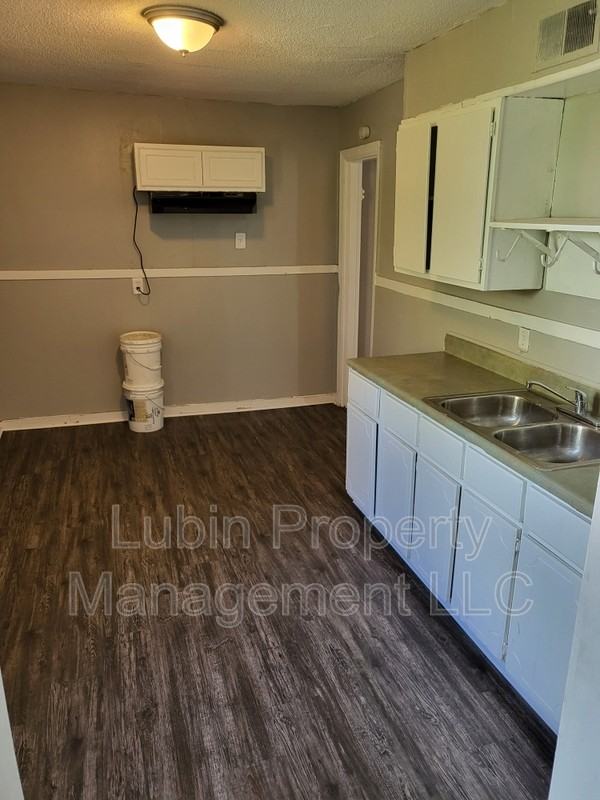 1493 S Montgomery St - Photo 4 of 5