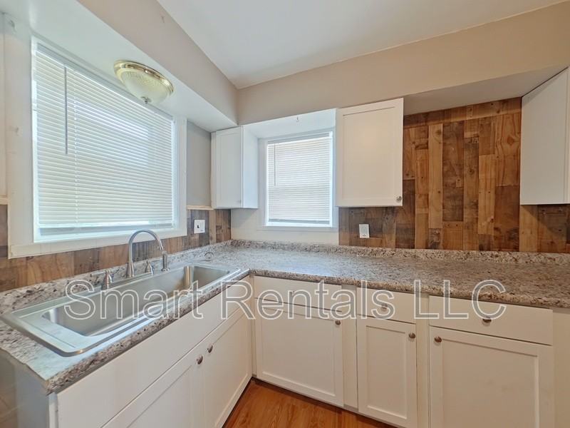 1633 Veronica Ave - Photo 2 of 15