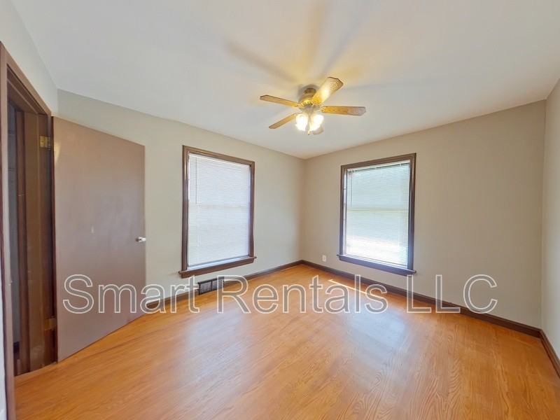 1633 Veronica Ave - Photo 3 of 15
