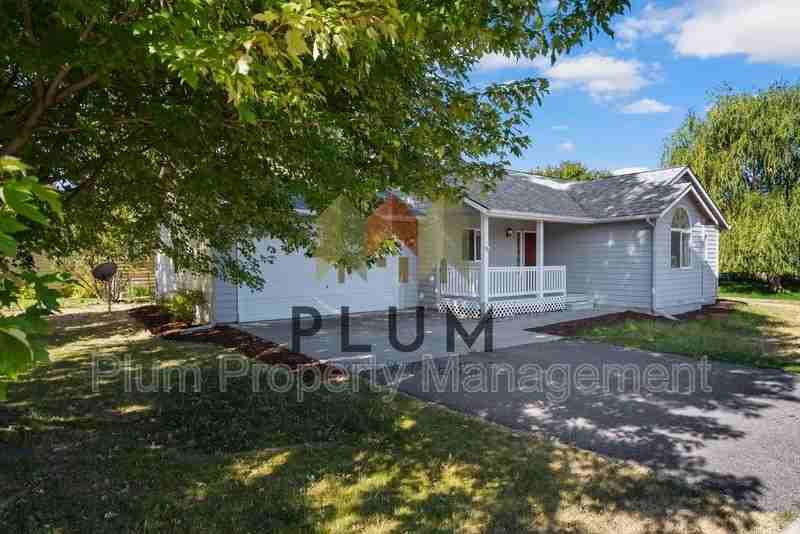 5449 Golf Dr - Photo 3 of 30