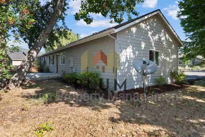 5449 Golf Dr - Photo 4 of 30