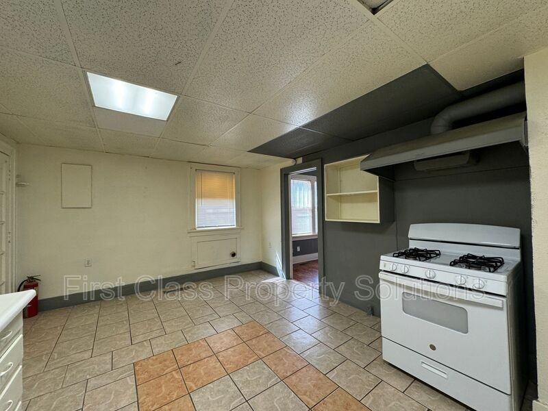 1400 Northwest 22nd Street - Photo 2 of 20