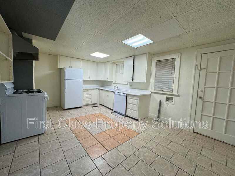 1400 Northwest 22nd Street - Photo 3 of 20