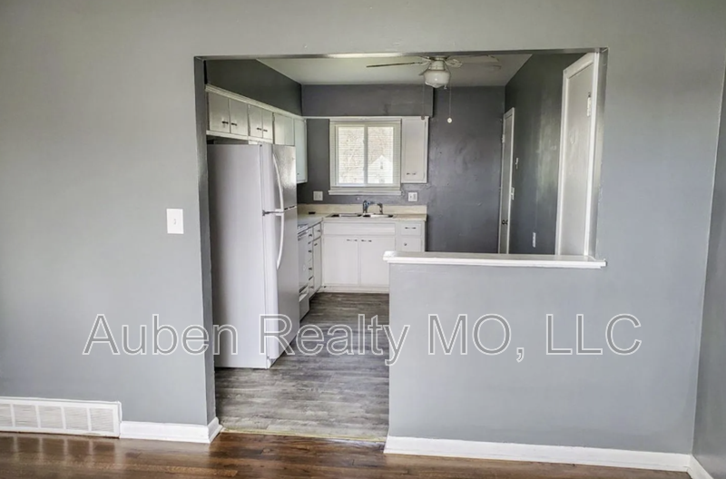 5247 Hadley St - Photo 2 of 21