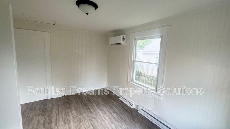 636 Mccreary St - Photo 3 of 11