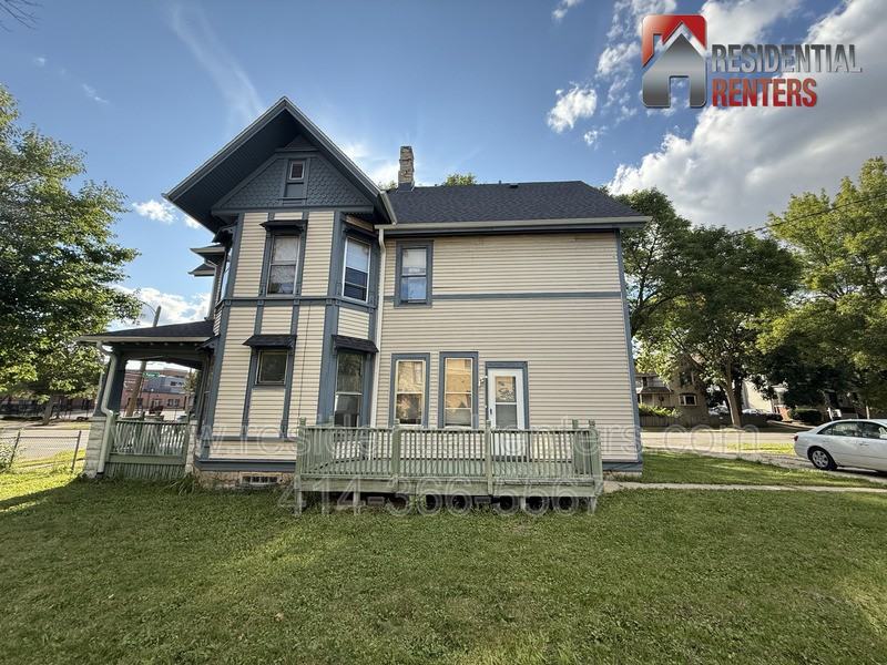 202 East North Avenue #LOWER