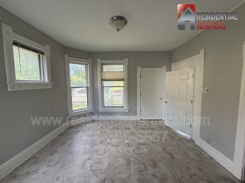 202 East North Avenue - Photo 4 of 10