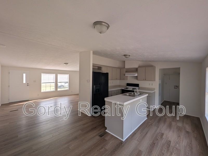 812 Shelby Ave - Photo 3 of 11