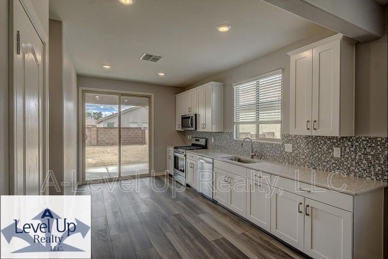 8695 N Rome Ct - Photo 3 of 19