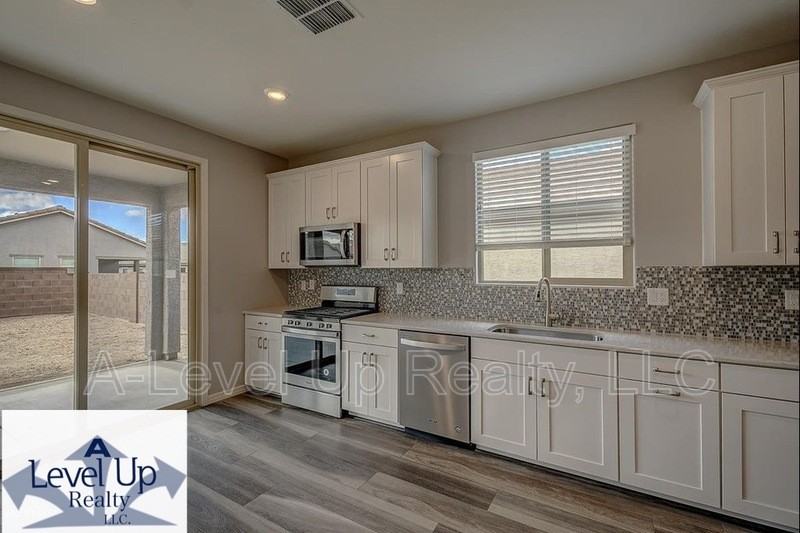 8695 N Rome Ct - Photo 5 of 19