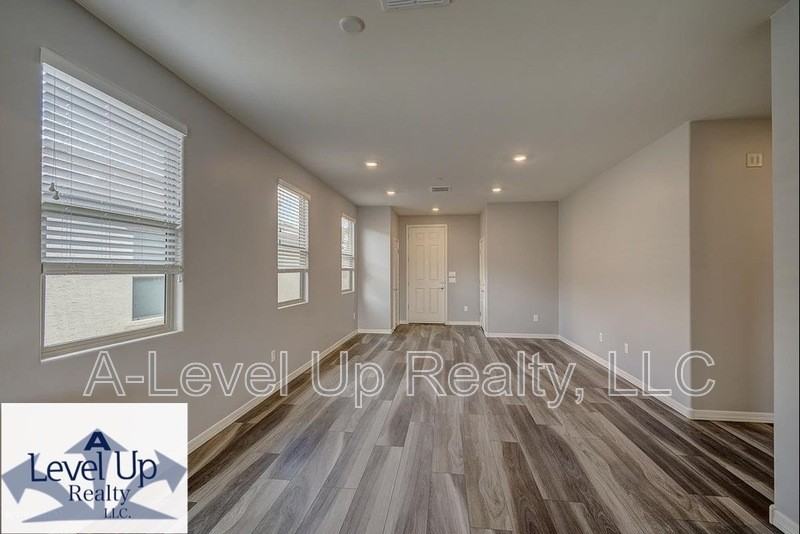 8695 N Rome Ct - Photo 6 of 19