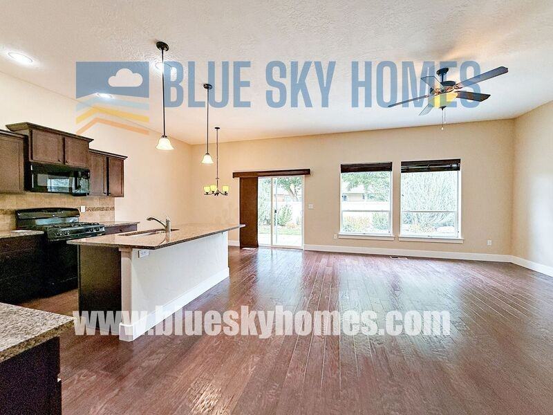 5678 N Armstrong Ave - Photo 2 of 20