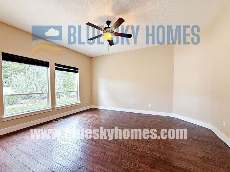 5678 N Armstrong Ave - Photo 3 of 20