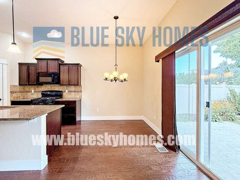 5678 N Armstrong Ave - Photo 4 of 20