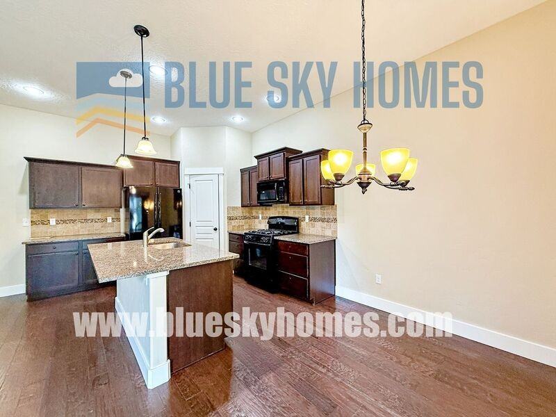 5678 N Armstrong Ave - Photo 5 of 20