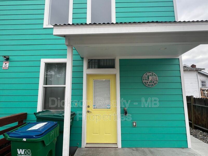 263 Thoma St - Photo 3 of 17