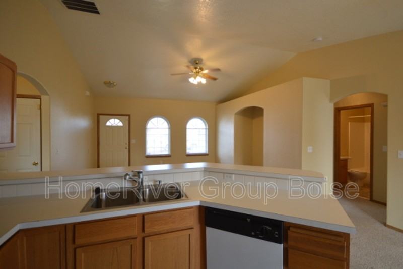 536 Knights Circle - Photo 3 of 17