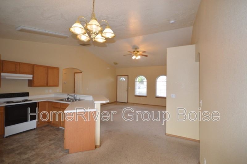 536 Knights Circle - Photo 4 of 17