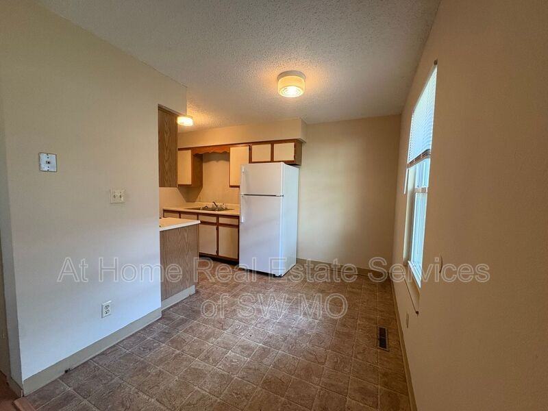 1312 E Mcdaniel St #1 - Photo 3 of 9