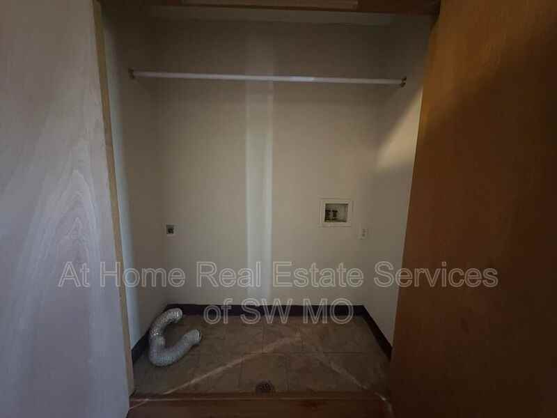 1312 E Mcdaniel St #1 - Photo 4 of 9