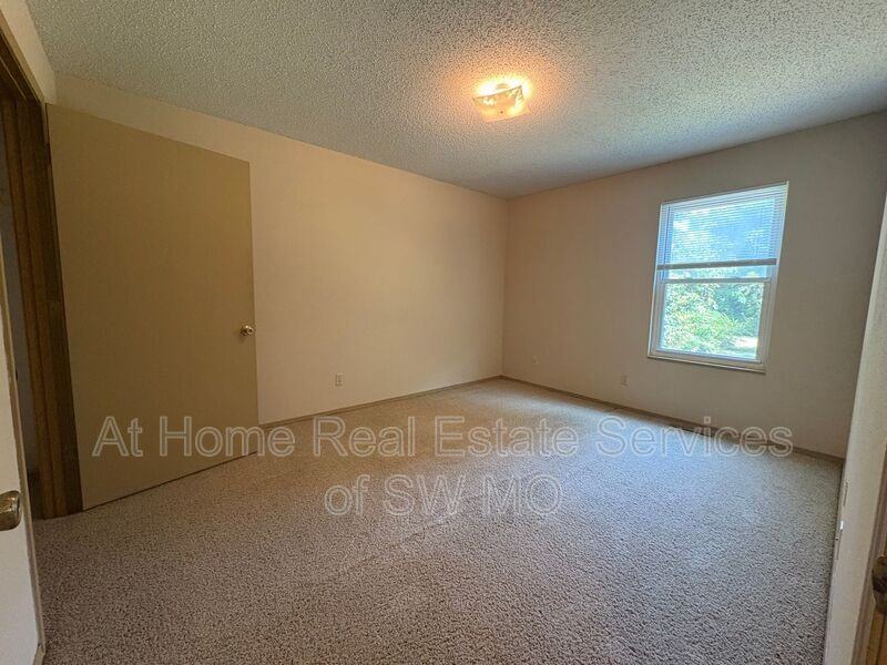 1312 E Mcdaniel St #1 - Photo 5 of 9