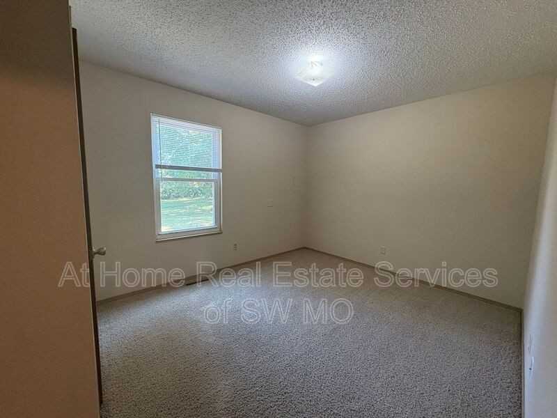 1312 E Mcdaniel St #1 - Photo 6 of 9