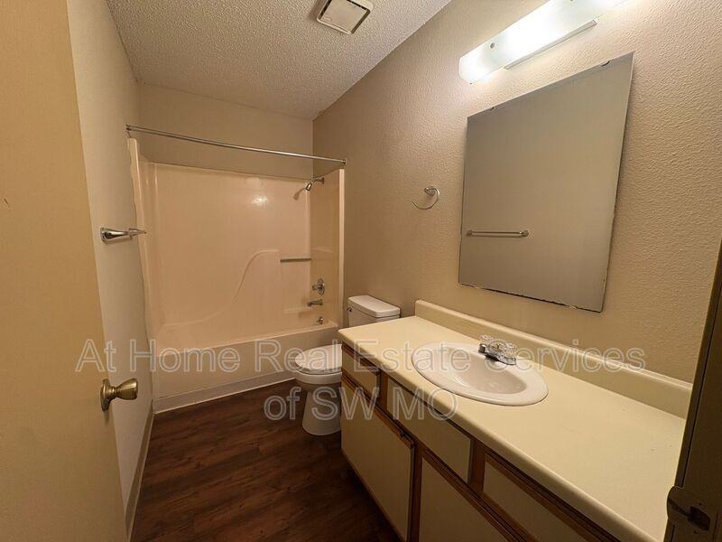 1312 E Mcdaniel St #1 - Photo 7 of 9