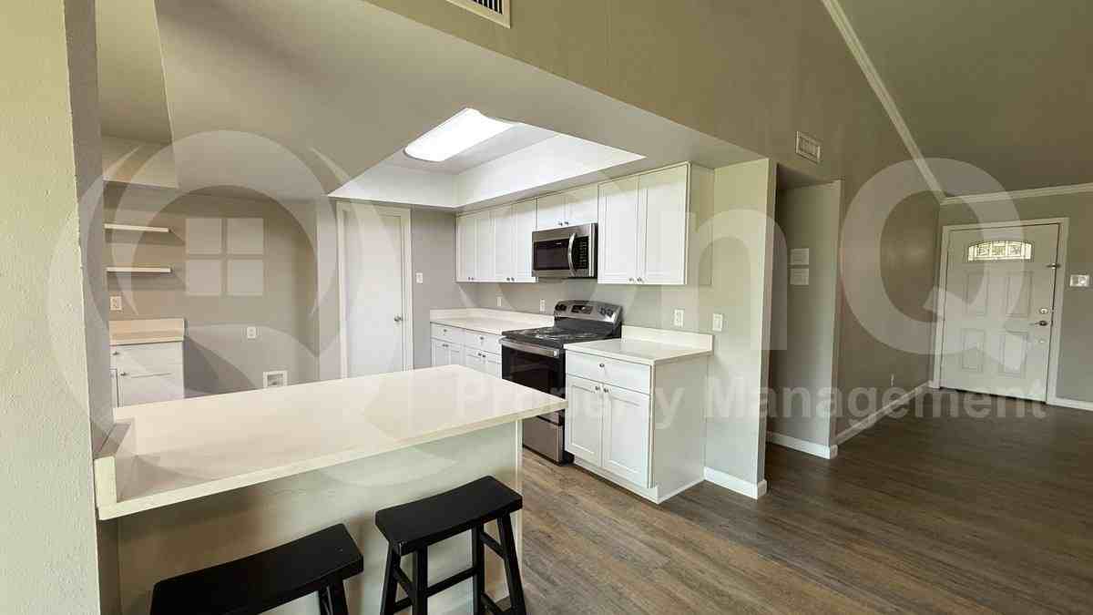 3302 High Plateau Dr - Photo 3 of 10