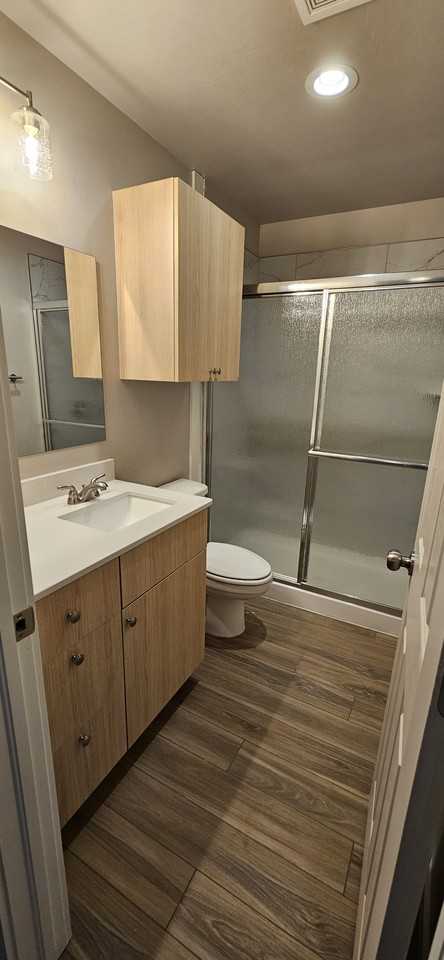 2339 N Thompkins Ave #402 - Photo 2 of 7