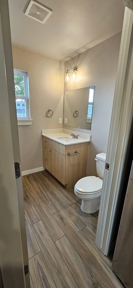 2361 N Thompkins Ave #504 - Photo 3 of 7